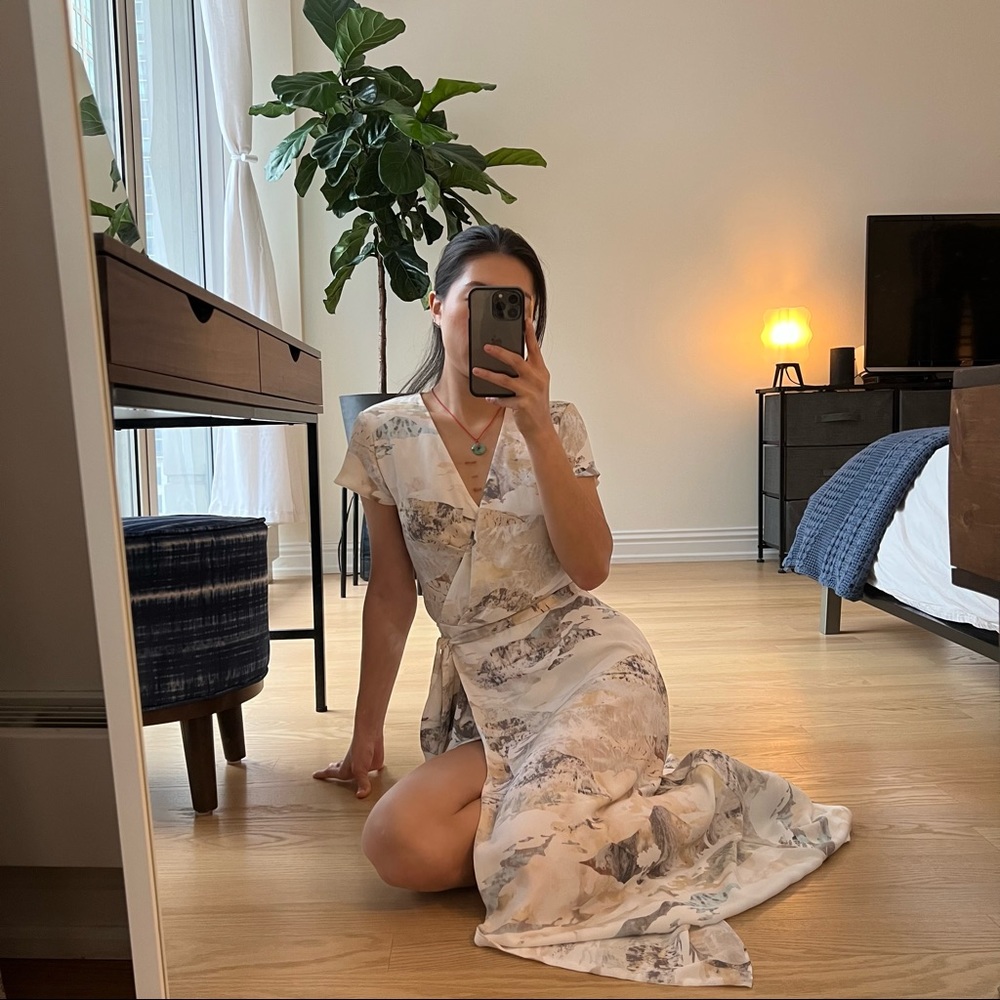 ☁️Dreamy Abstract Print Wrap Dress☁️